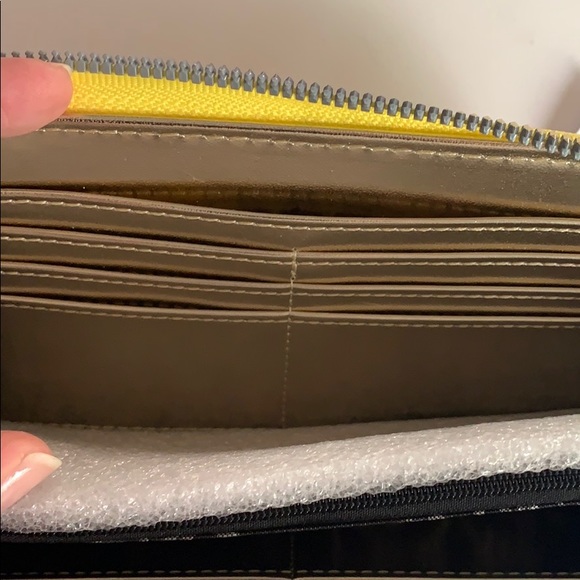 NEW Betsey Johnson yellow floral wallet wristlet - Picture 6 of 8